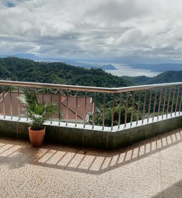 Tagaytay Hotel | Sang Yoo Mountain View Tagaytay Bed and Breakfast - Taal Lake View