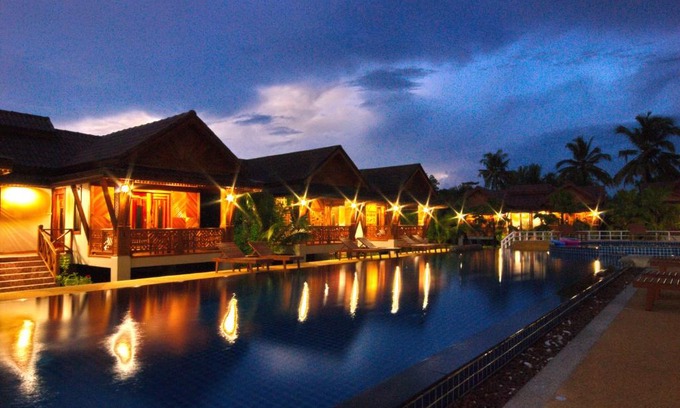 Khuk Khak Beach Resort | Sangsawan Palace Khaolak Resort