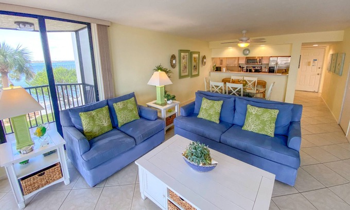 Punta Rassa Condo | Sanibel Harbour Resort Harbour Tower 211: Boasting amazing sunset views from the lanai