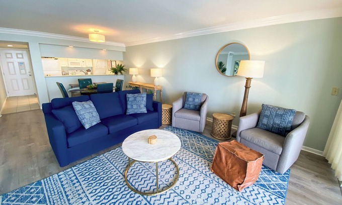 Punta Rassa Condo | Sanibel Harbour Resort Harbour Tower 1116: Relaxing beachfront condo on the 11th floor