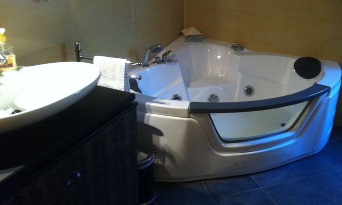 Sanremo Centre Apartment | Sanremo center facing the sea modern apartment in historic building 008055LT0607
