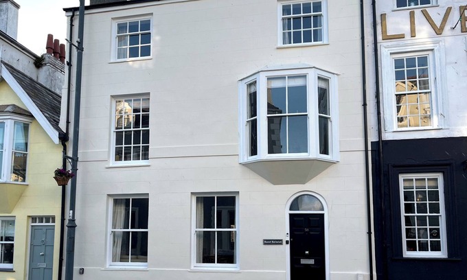 Beaumaris House | SANT SEIRIOL, family friendly, country holiday cottage in Beaumaris