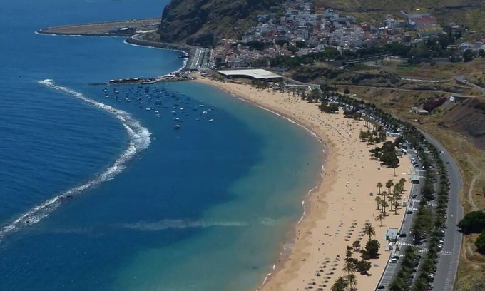 Maria Jimenez Apartment | Santa Cruz, beach, mountain, only seven minutes away. Tranquility within walking distance of everything