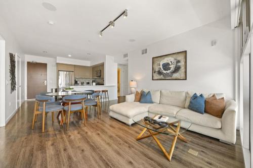 Downtown Apartment | Santa Monica Seaside Haven! Ocean Views, Beach Steps Away and Creative Vibes
