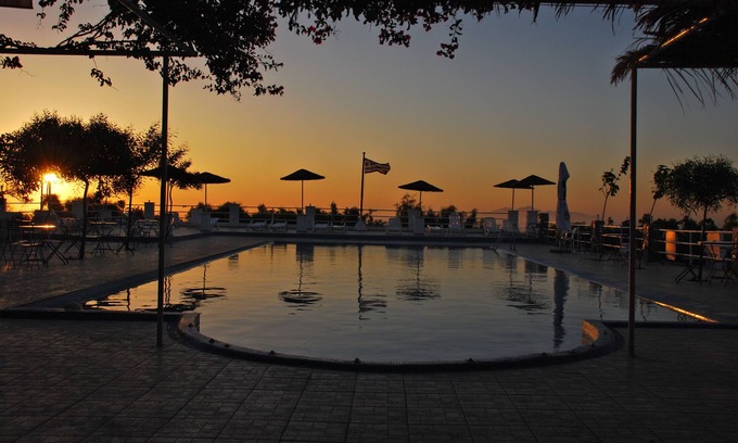 Fira Hotel | Santorini Camping Rooms