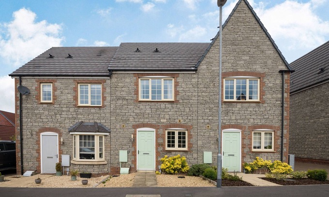 Wells Cottage | SAPLINGS, family friendly, with a garden in Wells