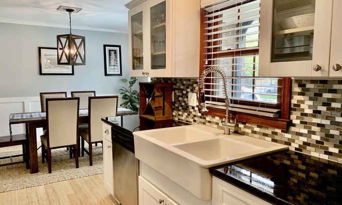 Harborgate Shores House | Sarah's Coastal Cottage-Near Shem Creek, Sullivan's Island, and Charleston!