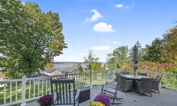 Saratoga Springs House | Saratoga Lake House with Sensational Views