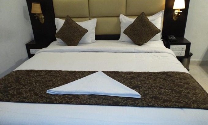 Madurai Hotel | saravanaa residency