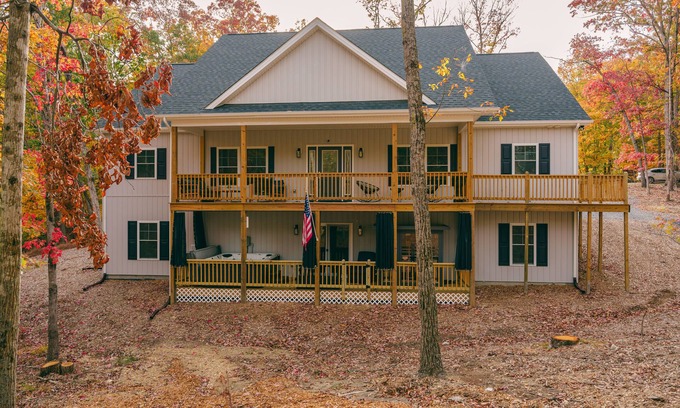 Massanutten Cabin | Sauna - Hot Tub - Theater - Arcade - Family Fun