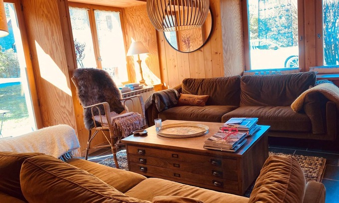 Samoens Ski Chalet | Savoyard Chalet with Fireplace and Parking in Samoëns