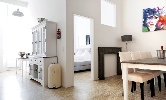 Charlottenburg Apartment | SC 2 elevator + 4 bedrooms + 2 bathrooms 110 sqm balcony +
