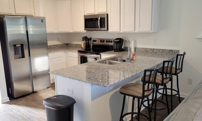 Rosewood Apartment | SC 3755 New 2 bedroom Townhouse Ft Jackson & USC