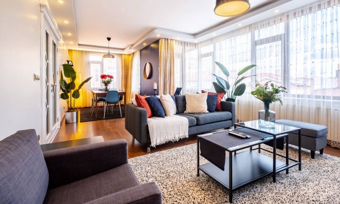 Besiktas Apartment | Scenic Bosphorus Apt with Balcony, Near Dolmabahce
