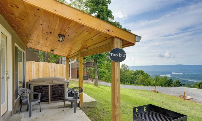 Bryant Cabin | Scenic Bryant Cabin Rental w/ Private Hot Tub!