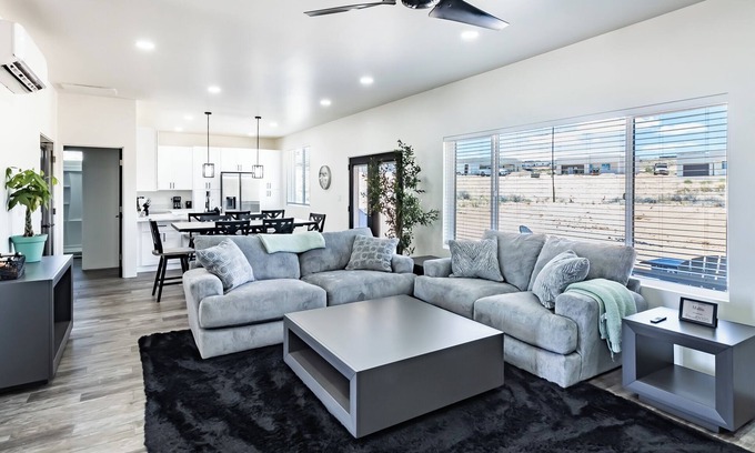 Greenehaven House | Scenic Lake Powell Retreat - Relax, Explore & Enjoy Stunning Sunsets-2 King beds