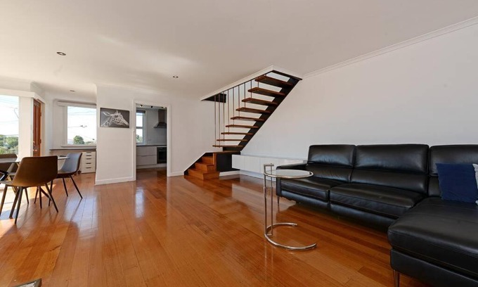 Sandy Bay House | Scenic Sandy Bay Villa close City