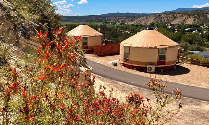 Orderville House | Scenic Yurt Near Zion & Bryce | Panoramic Views