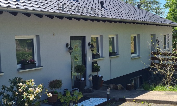 Idar-Oberstein Apartment | Schöne Ferienwohnung in Göttschied. 5 Minuten Gehweg vom Klinikum Idar-oberstein