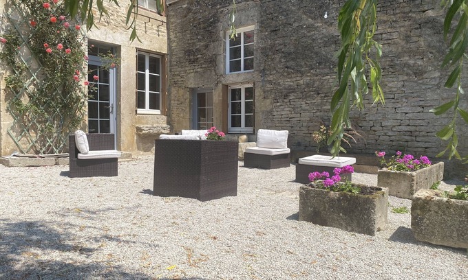 Le Val-d'Esnoms Bed & Breakfast | Se Poser à la Campagne au Bord de la Piscine