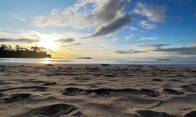 Denhams Beach House | Sea Breeze @ Denhams Beach