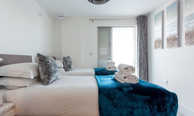Bournemouth City Centre Apartment | Sea Breeze - with sea views