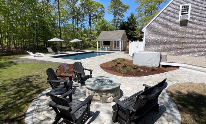 Brewster House | Sea Chalet: 042-B Gorgeous Heated Saltwater Pool, Hot Tub, Gas Fire pit, Game Room