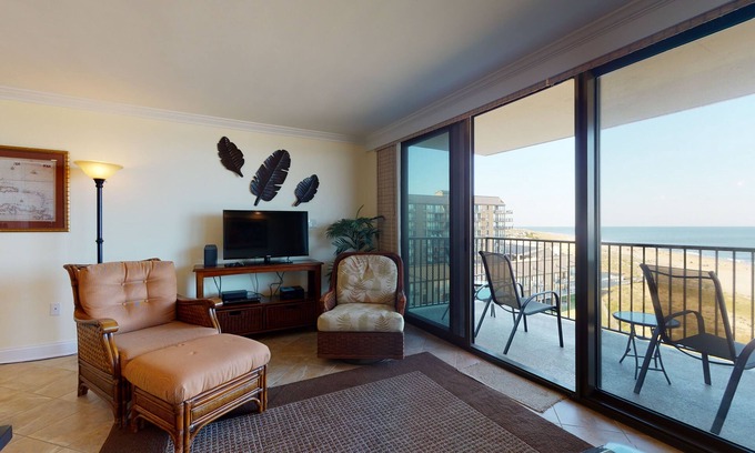 Bethany Beach Condo | Sea Colony Ocean 7th floor condo w/free WiFi, shared sauna, and pool