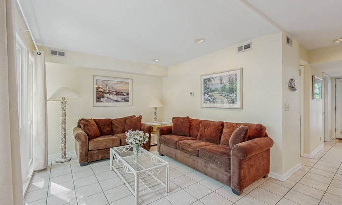 Bethany Beach Condo | Sea Colony Tennis 1st-floor condo with gym, sauna, & tennis court