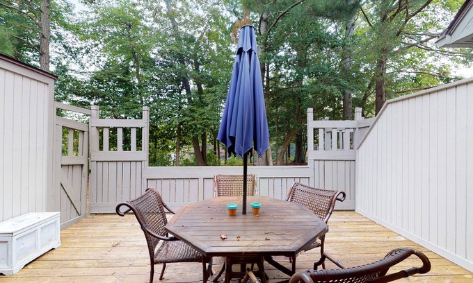 Bethany Beach Condo | Sea Colony Tennis 1st-floor condo with balcony, gym, & pool