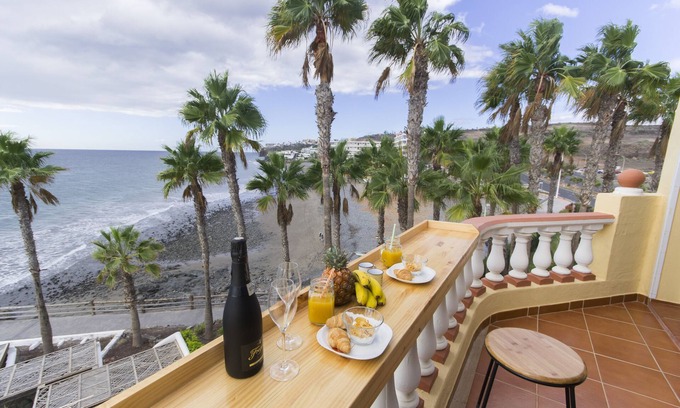 Playa del Aguila Apartment | Sea views just 20 meters from the beach