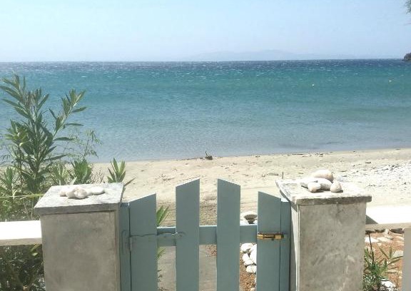 Exomvourgo House | 'Sea front' Rose's house