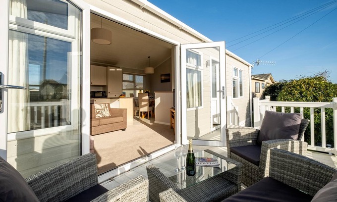 Leiston Cottage | Sea La Vie - sleeps 4 guests in 2 bedrooms