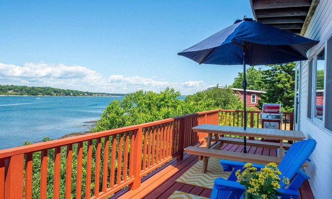 Mid-Coast and Islands Cottage | Sea Ledge S - Enjoy beautiful sunsets from this charming Bailey Isl cottage