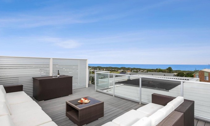 Ocean Grove Apartment | Sea Panorama on The Parade with pool