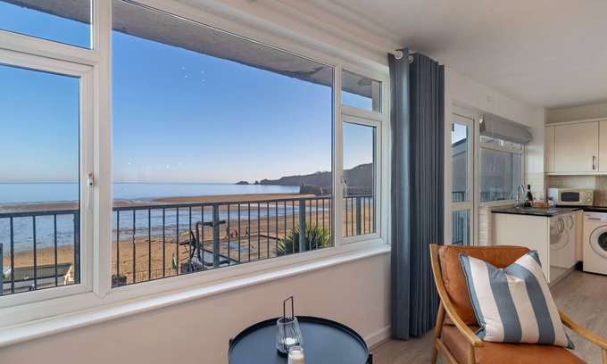 Saundersfoot Apartment | Sea View Apartment - Sea Front Apartment with Views