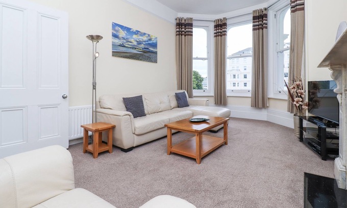 Eastbourne Seafront Apartment | Sea View Apartment next to Theatres, Tennis & Conference Centre