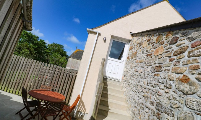 Rosudgeon Cottage | SEA VIEW LOFT, pet friendly, character holiday cottage in Rosudgeon
