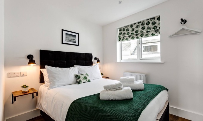 Brighton City Centre Apartment | Sea view, pet friendly central Laines location, 1 minute from station