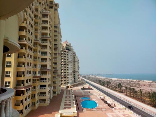Al Hamra Village Apartment | Sea View Studio 4 Royal Breeze Breezeسي ويو ستوديو رويال بريز