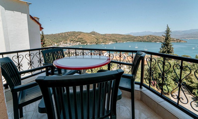 Fethiye House | Sea View Vibrant Flat w Balcony Right by Sea
