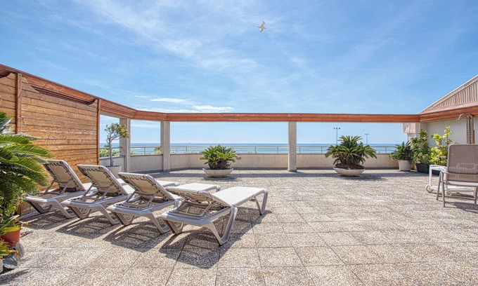 Calella Apartment | Sea views. Large solarium terrace. Private. For exclusive use.