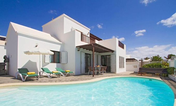Matagorda Villa | Sea views, pool table, WiFi & Aircon