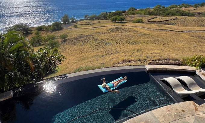 Kamuela House | "Sea World" at Your Feet + Casual Elegance + Absolute Privacy = Whales Play