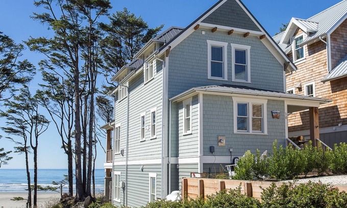 Seabrook House | Seabrook's Ocean Tails: Dog Friendly, Hot Tub!