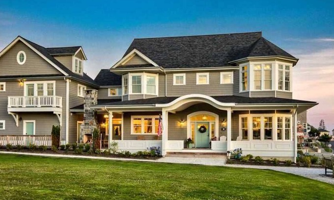 Seabrook House | Seabrook's Sunset Retreat: Dog Friendly