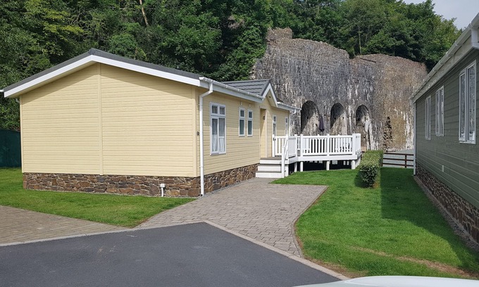 Narberth Cabin | "Seacroft" lodge in Heritage Park on the Pembrokeshire coast (dog friendly too!)