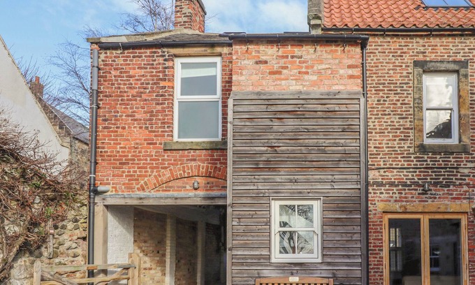 Alnmouth Cottage | SEAFIELD COACH HOUSE, romantic, character holiday cottage in Alnmouth