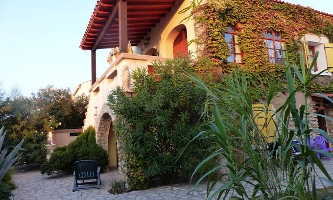 Saintes-Maries-de-la-Mer Apartment | Seafront Studio with Terrace in Saintes-Maries-de-la-Mer