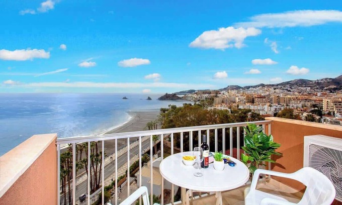 Almunecar Apartment | Seafront Apartment 4 pers, El Paseo A/C, Wi-Fi